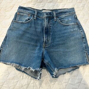 Abercrombie high rise 4” mom short